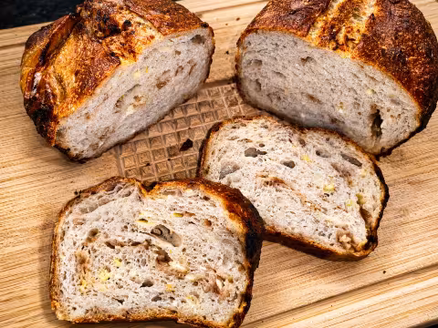 Caramelised Onion and Cheddar loaf